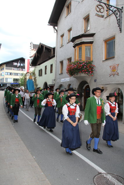 Durch den Untermarkt mit dem alten Hausbestand.