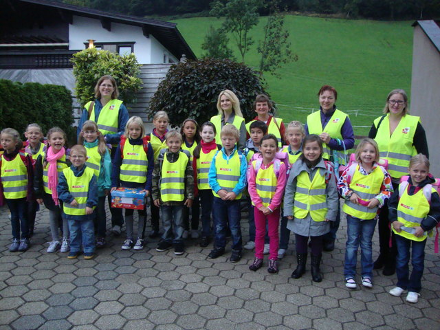 In Fügen können die Kinder der Volksschule sechs Wochen lang mit dem Pedibus marschieren.
