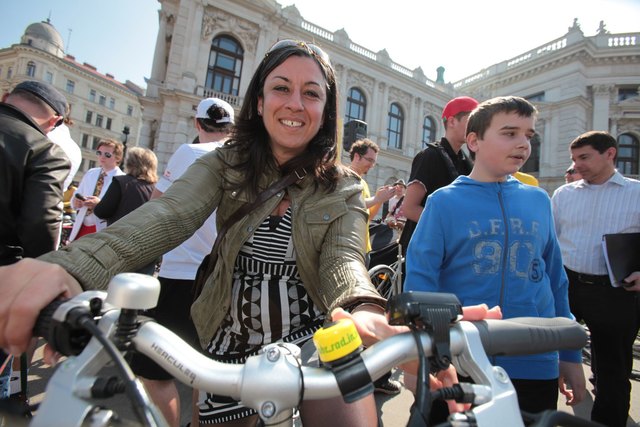 Stadträtin Maria Vassilakou will den Fahrradverkehr in Wien ausbauen, dafür sollen Rad-Highways geschaffen werden. | Foto: Halada/PID