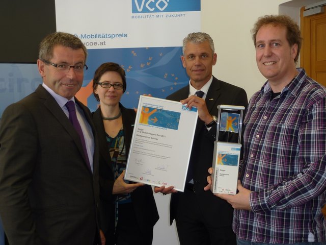 LHStv. Anton Steixner, Bettina Urbanek (VCÖ), Wolfgang Gehri (ÖBB) und Robert Kaufmann (Umweltreferent von Schwaz).