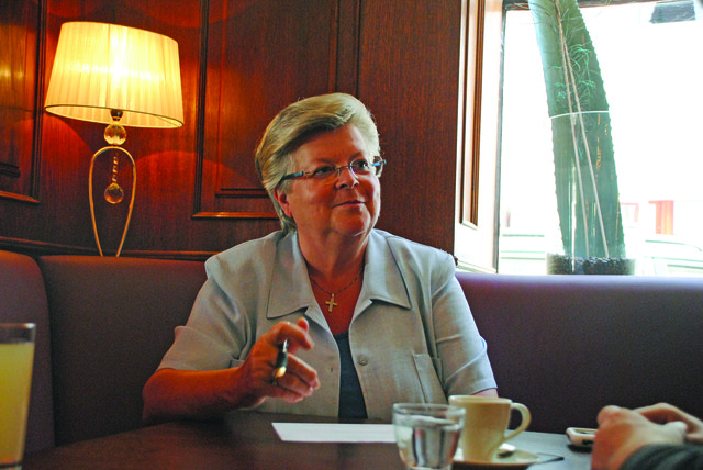 Helga Riedel, Klubobfrau ÖVP Wieden, im Gespräch mit bz-Redakteur Richard Bernato.