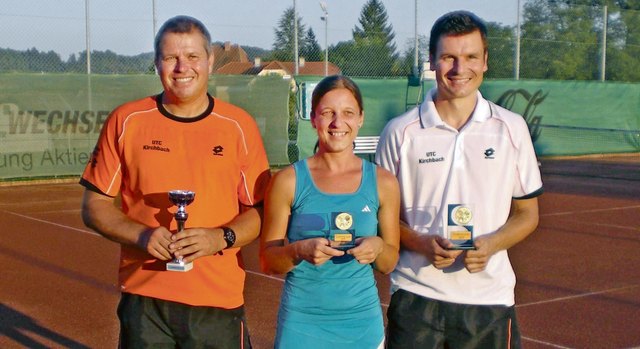 Die Kirchbacher Tennisspieler Gerhard Suppan, Kerstin Schellauf und Günther Konrad (v.l.) holten sich die Vereinsmeistertitel. | Foto: Foto: KK