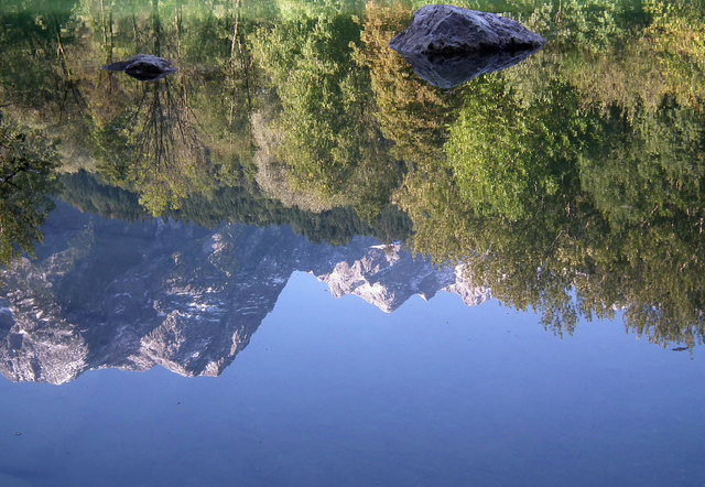 Hoher Göll gespiegelt im Bürgerausee in Kuchl