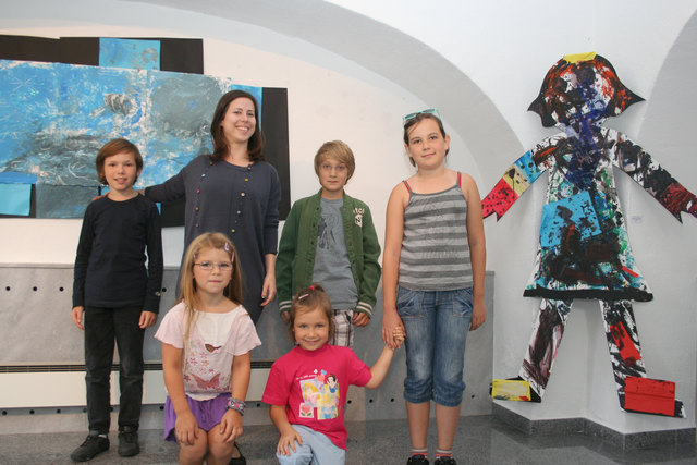 Eine Auswahl der KünstlerInnen: Moritz, Estrella, Diana Costa (Arnulf Rainer Workshops), Leon, Lilith und Sarah (v.li.)