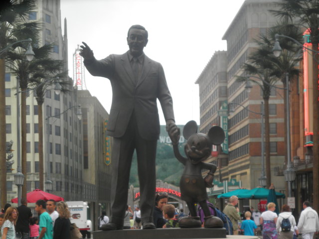 Walt Disney & Mickey Maus.