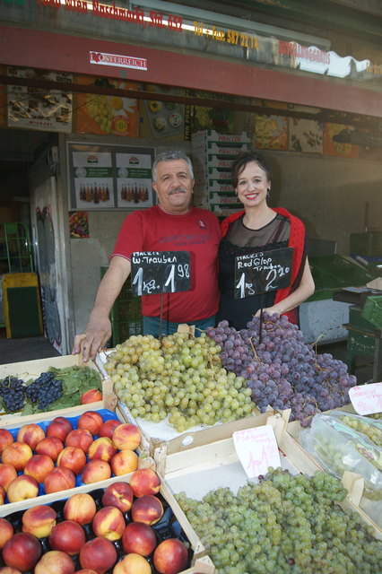 Frisches Obst und Gemüse kauft Regina gerne bei Ömer Karabacak am Naschmarkt.