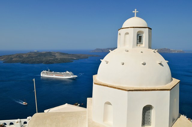 Vor Santorin mit der MSC Musica