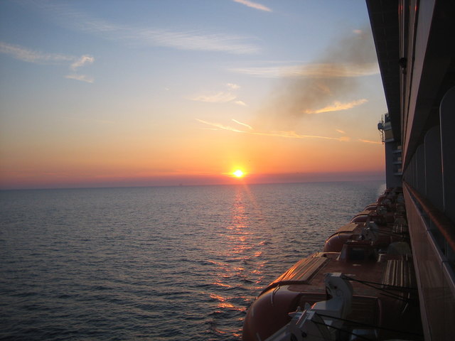 Sonnenuntergang auf dem Balkon der MSC Musica