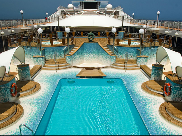 Pool auf der MSC Musica