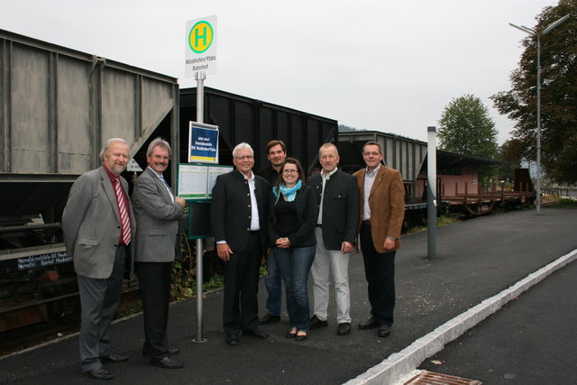 STR Hraby, LR Wilfing, Bgm. Mair, STR Krammer, Mobilitätsmanagerin Schildberger, Vizebgm. Lueger und GR Schuller.