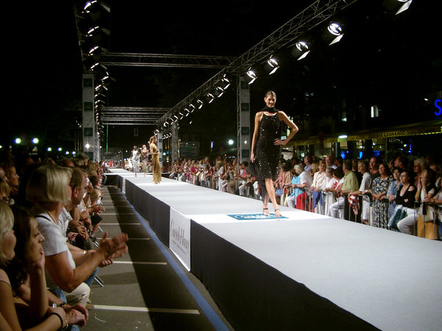 Ready for the Catwalk? Hol dir deinen Titel beim Millennium City Model Award 2011 und erobere die Modewelt! | Foto: Maclatz_pixelio.de