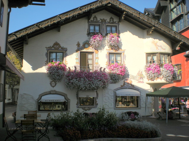 Wunderschönes Haus mit Blumen !