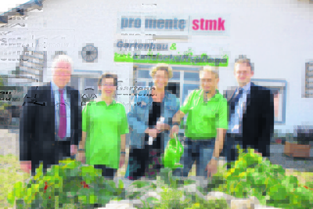 Herbert Paierl, Christine Gletthofer, Andrea Zeitlinger, Volker Jud und Stefan Koller (v.l.) beim pro mente Herbstfest. Foto: Mayer