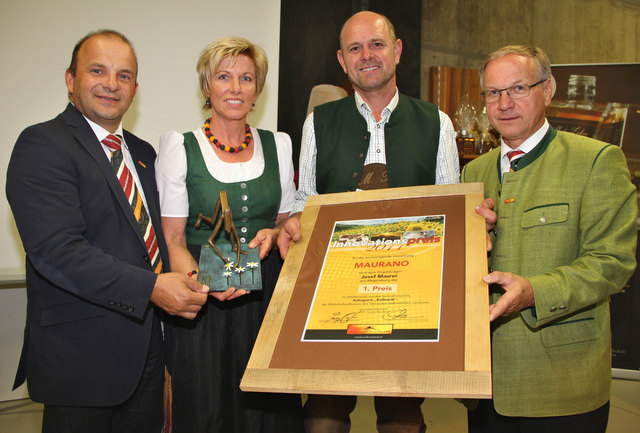 Der Innovationspreis 2011 für besondere Vulkanland-Kulinarik ist verliehen: Der Rinderschinken von Familie Maurer siegte.