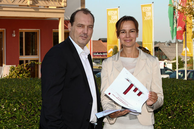 Jakob Reiter und Sophie Karmasin wissen, wer beim Hauskauf wofür zuständig ist. | Foto: MMV