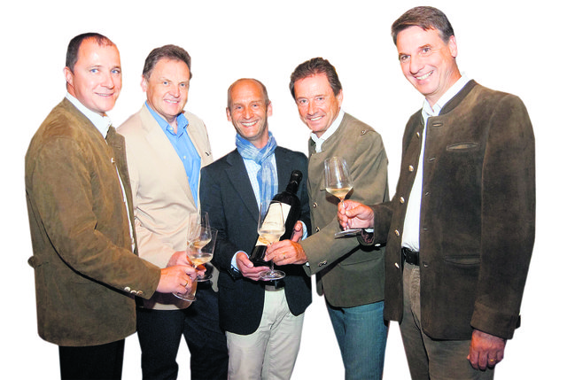 Ein
Glaserl in Ehren ... Andreas Glajncer, Wolfgang Routil, Christian Grossegger, Bernhard Türk und Robert Gasser (v. l.)