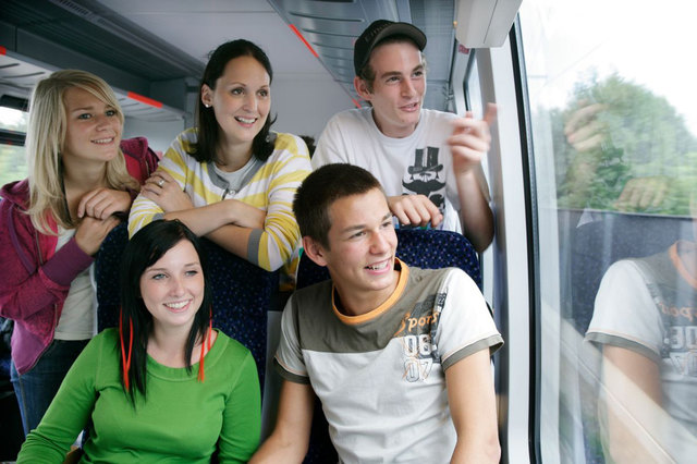 Mit dem Einfach-Raus-Ticket Bahnausflugsziele in ganz Tirol ansteuern | Foto: ÖBB