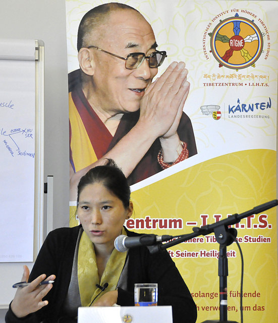 Dr. Tenzin Lhundup, tibetische Ärztin