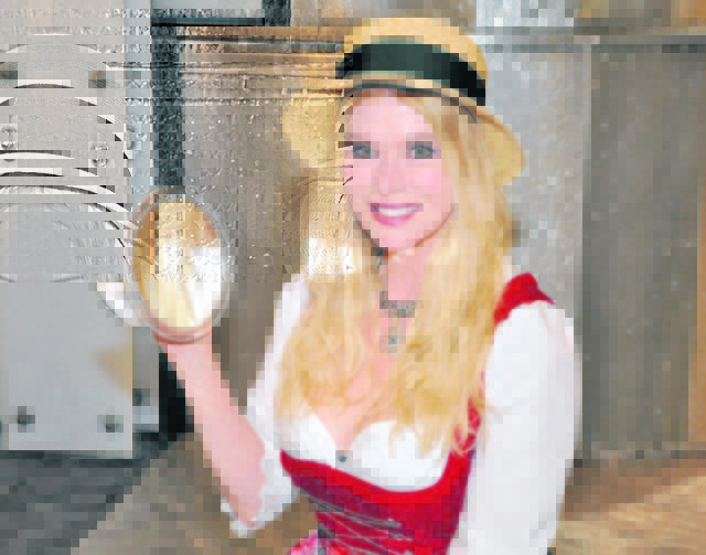 Der Spiegel ist der liebste Freund von Cindy Jackson (56), welche die meisten Schönheitsoperationen der Welt hinter sich hat