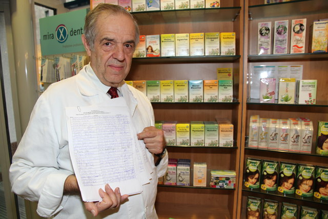 Engagiert sich für den Verbleib des Postamtes in der Löwengasse: Der Landstraßer Apotheker Peter Sprinzl sammelt Unterschriften und will sie den Post-Verantwortlichen übergeben.