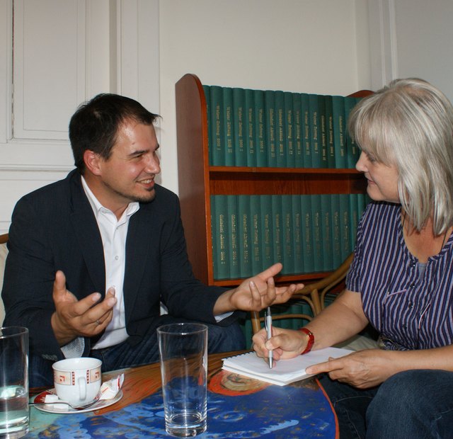 NRAbg. Michael Schickhofer im Gespräch mit WOCHE-Chefredakteurin Anneliese Grabenhofer.