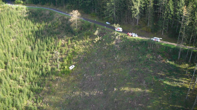 Das Auto der jungen Klagenfurterin stürzte ca. 25 Meter ab
