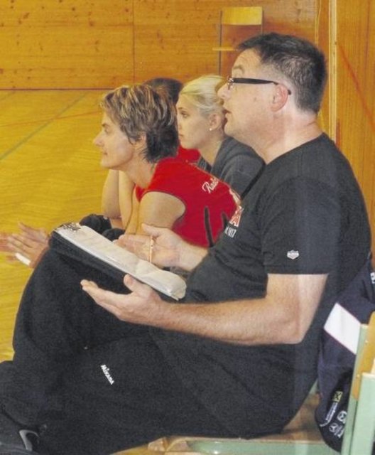 Neo-Coach Janko Hochstätter fieberte auf der Bank mit und sah die ersten Siege des Teams.