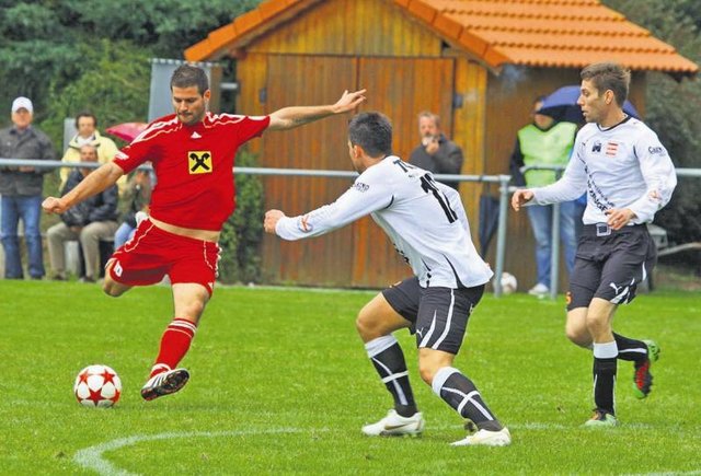 Bei diesem Schuss war die Welt für Unterlamm noch in Ordnung. Andras Horvath traf millimetergenau zur 1:0-Führung. Foto: WOCHE