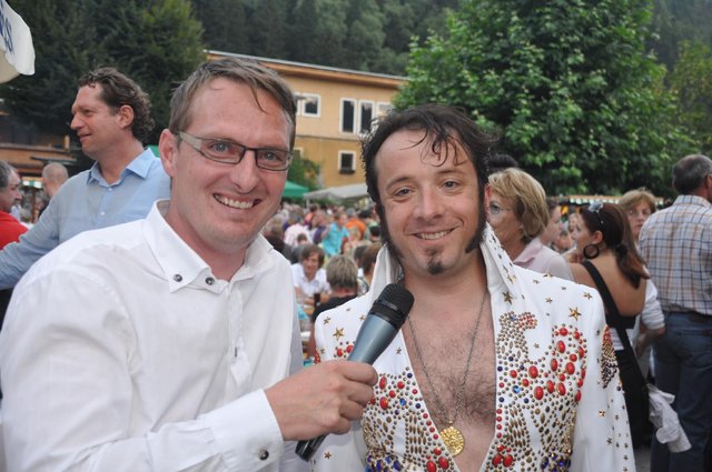 Interview mit „Elvis“: Michael Maier moderiert seit Jahren am Döbriacher Markt