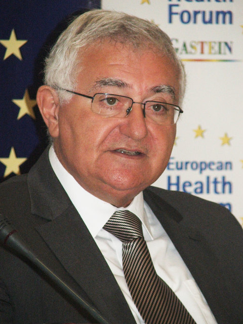 „Wir haben bewiesen, dass die Gastronomie insgesamt von Rauchverboten profitiert.“, sagt John Dalli, EU-Gesundheitskommissar.