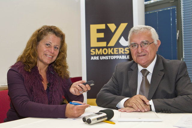 John Dalli, EU-Gesundheitskommissar aus Malta im Gespräch mit Ricky Knoll, Bezirksblatt-Redakteurin. (c) Austria Pressefoto