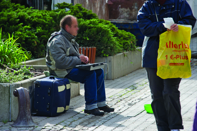 Bettler vor den Geschäften: Die Freiheitlichen in Währing fordern ein generelles Bettelverbot. | Foto: Sascha Trimmel