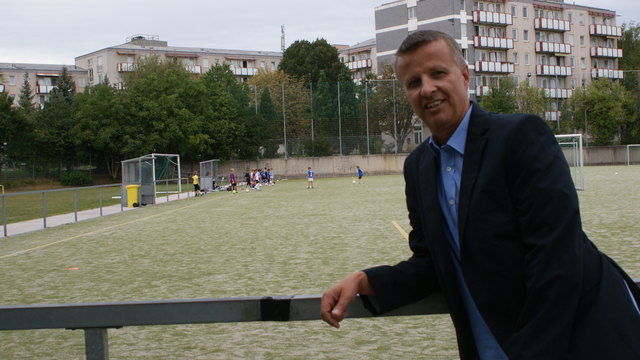 Günter Kasal von der FP-Hietzing fürchtet um die Zukunft des Fußballvereins in Speising.