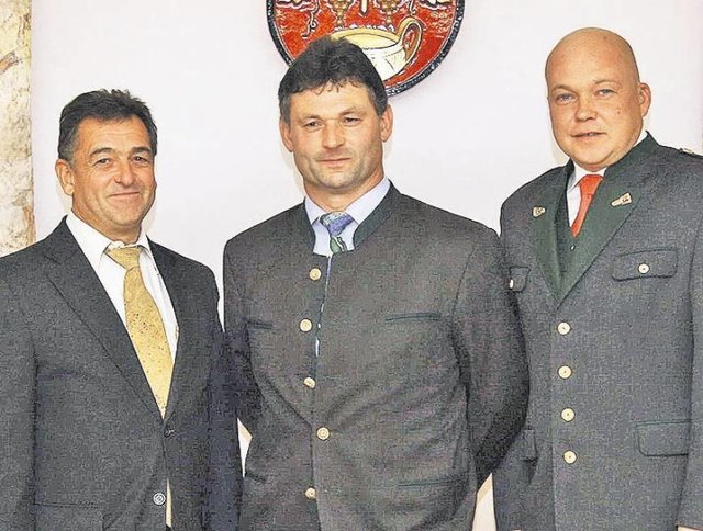 Neuer Vorstand: Kassier Alois Gangl, Alfred Einfalt-Weiß und Josef Großschädl.	 Foto: WOCHE