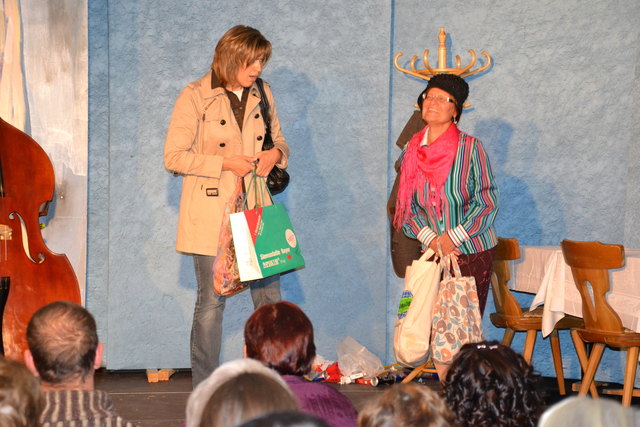 Claudia Maier (links) und Priska Graber (rechts) im Sketch "Arztgespräche". | Foto: Hitthaler Andreas
