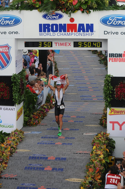 Unter 10 Stunden im Ziel – danach gings aber nicht ans Feiern, sondern ins Krankenbett. Fazit: Die "Rechnung mit Hawaii" blieb noch offen. Aber wie heisst es so schön: Aller guten Dinge sind drei! | Foto: marathon-photos.com