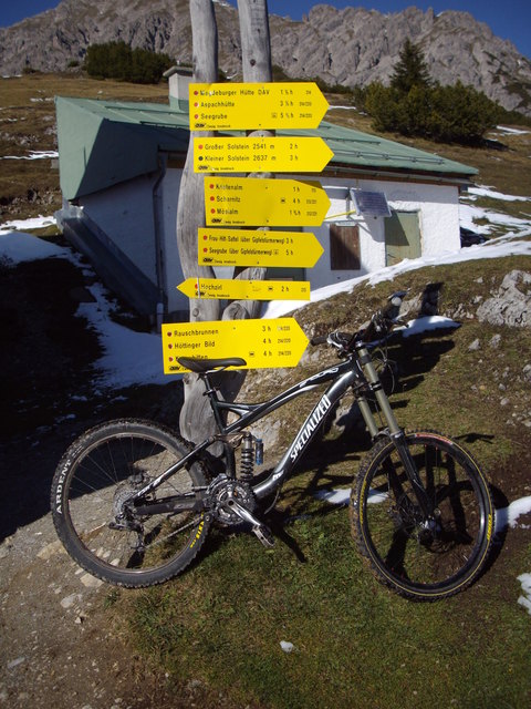 Ab hier würde es mit dem Bike noch weitergehen zur Zirler Kristenalpe und nach Scharnitz!