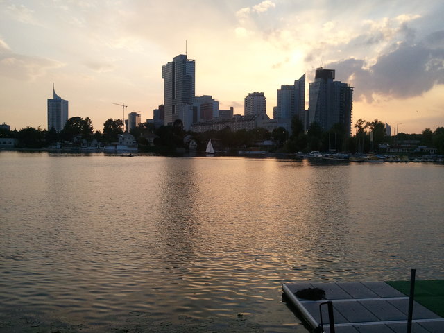 Beim Laufen an der Donau entlang ;)