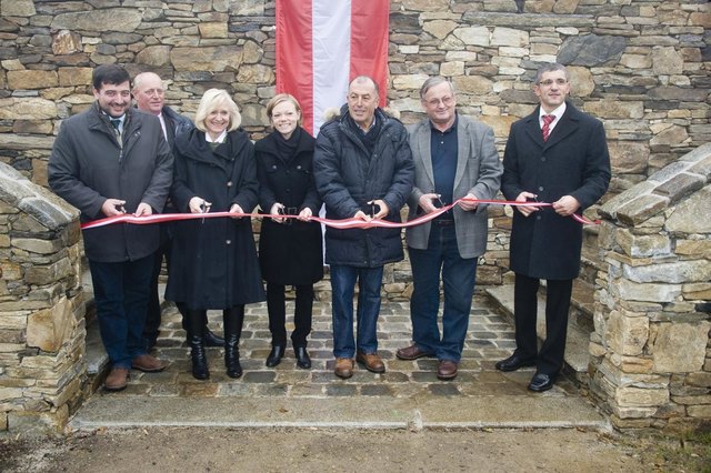 Von links: LABg. Josef Edlinger, Vbgm. Reinhard Steindl, NR Anna Höllerer, Mag. Birgit Kellner, Jörg Miggitsch, Bgm. in Ruhe Hubert Nöbauer, Bürgermeister Andreas Pichler.