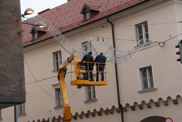 Ausnahme Währinger Straße: Andernorts wird bereits die Weihnachtsbeleuchtung montiert.