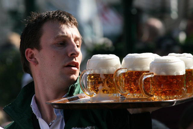 Schweizerhaus im Prater - Zum Wohl!