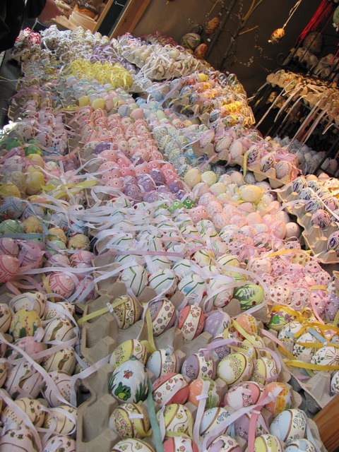 Bunte Eier am Ostermarkt in Schönbrunn