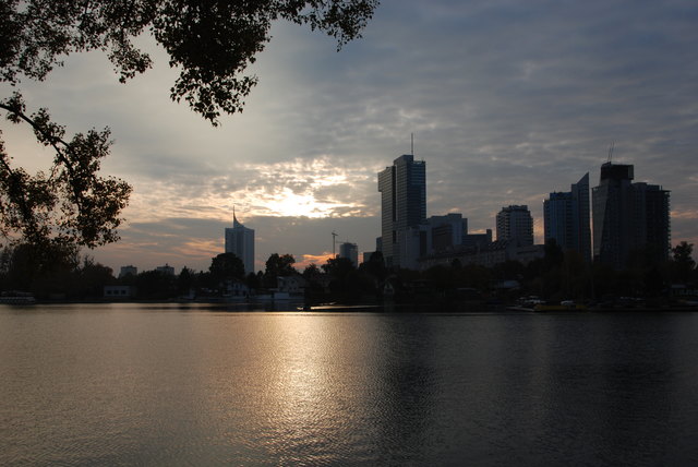 Somnnenuntergang mit Blick Richtung Donaucity