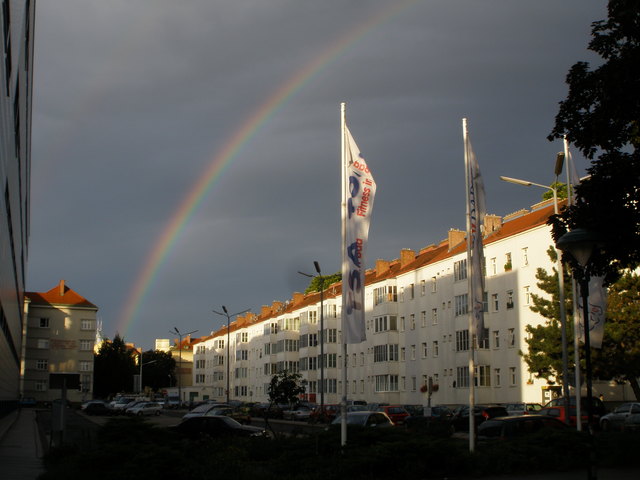 Regenbogen beim Floridsdorfer Hallenbad
