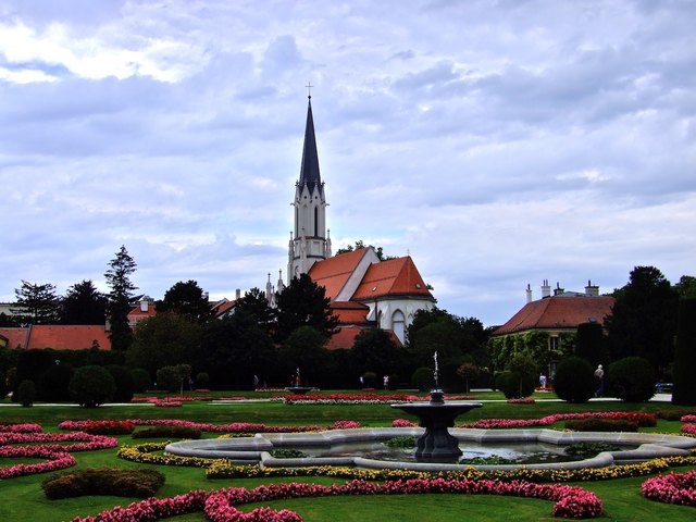 Burggarten mir Blick auf das Rathaus