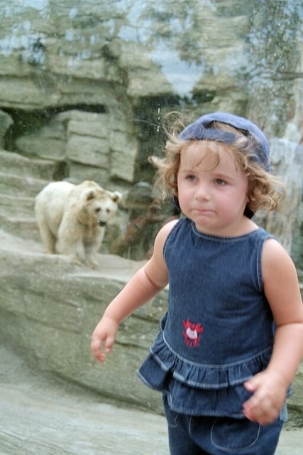 Im Tiergarten Schönbrunn / Nadine und der Eisbär