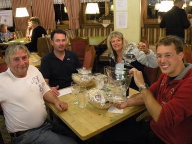 Die Finalisten vom heurigen Kirchdorfer Preiswatten (v.li.) Fritz Ehrensberger, Kurt Brandauer, Carola Stock und Mathias Maier im Gasthof Mauth