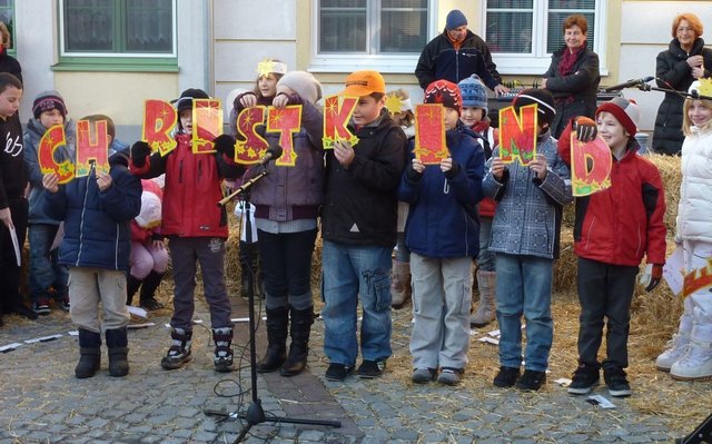 Auch heuer werden die Kinder der Volksschule Markt Piesting den Adventmarkt eröffnen!