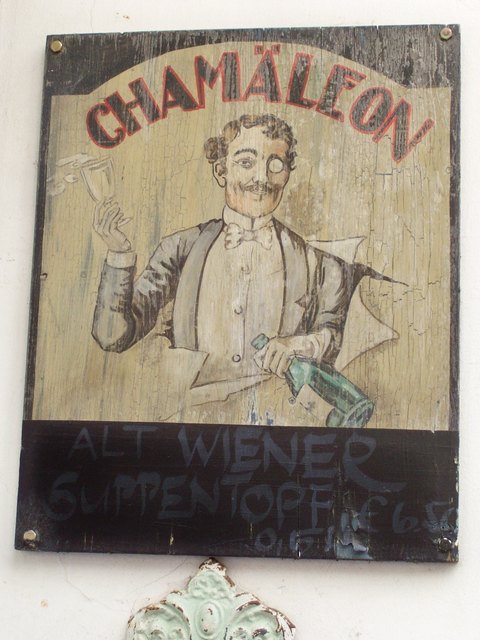1., Tafel vor dem Lokal Chamelion