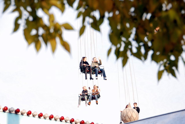 Hoch oben (ein Ausschnitt vom  Karussel im Prater )